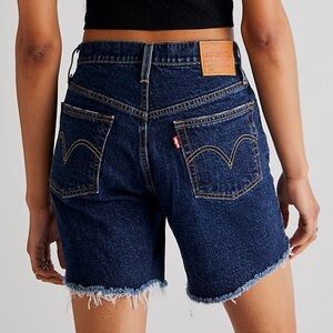 NWT Levi’s 501 High Rise Mid Thigh Shorts in Salsa Center Dark Wash